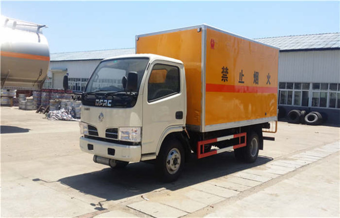 東風(fēng)小多利卡3.5米爆破器材運(yùn)輸車(chē)